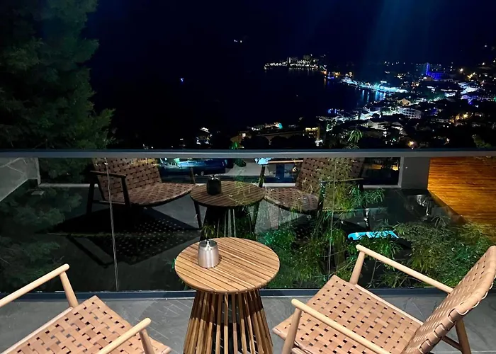 Apartment Mavinin Ve Yesilin Dansi Marmaris
