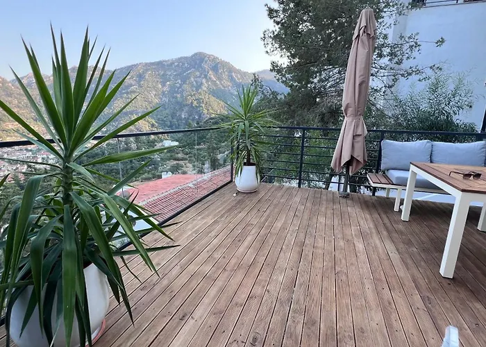 Mavinin Ve Yesilin Dansi Apartment