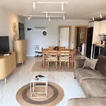 Daire Mavinin Ve Yeşilin Dansı Marmaris