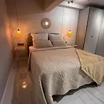 Mavinin Ve Yeşilin Dansı Daire Marmaris