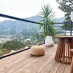 Mavinin Ve Yeşilin Dansı Marmaris