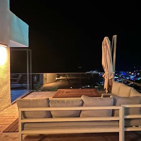 Mavinin Ve Yeşilin Dansı Marmaris