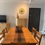 Mavinin Ve Yesilin Dansi Apartman *