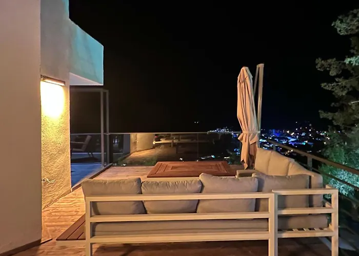 Mavinin Ve Yesilin Dansi Marmaris