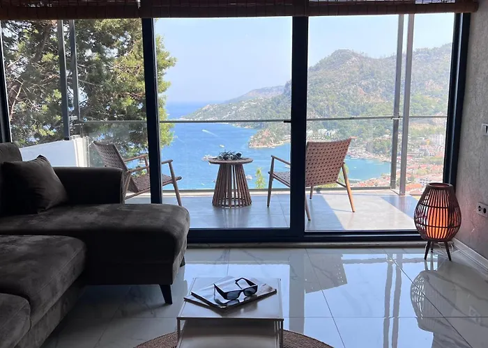 Mavinin Ve Yesilin Dansi * Marmaris